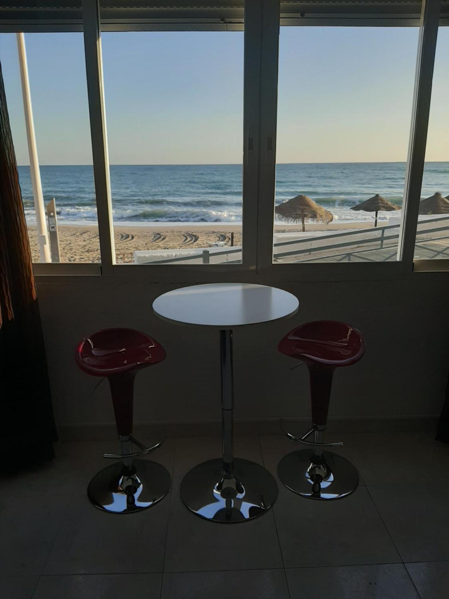 Playa Torecilla Beachfront Lägenhet Nerja Rum bild